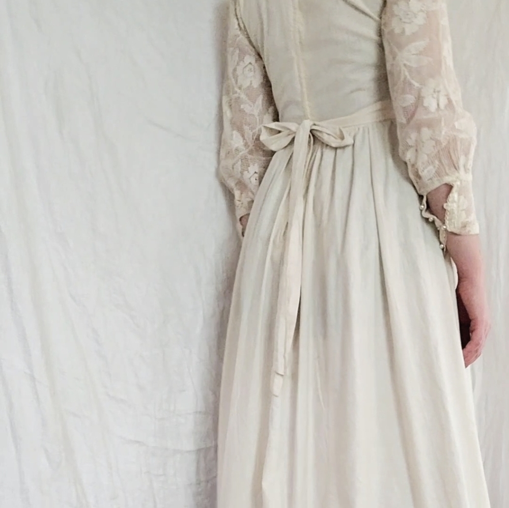 Vintage Gunne Sax Dress, 1970s authentic velvet & lace renaissance style - Picture 3 of 12